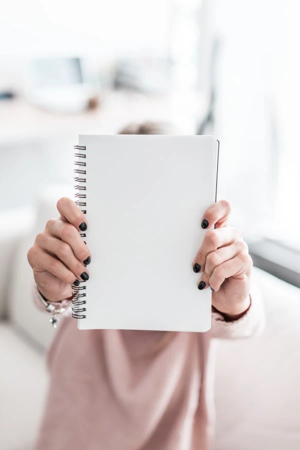 《故事的篱笆：在文字围栏中寻找心灵的出口》