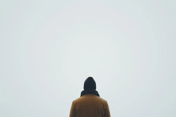 《莫须有故事:当荒诞成为现实,我们该如何自处?》