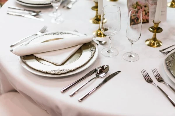 王尔德童话：在唯美主义外衣下的人性寓言