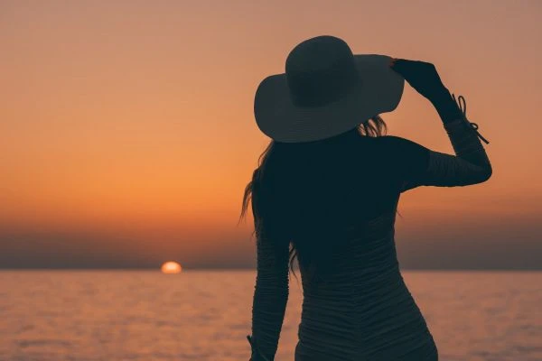 神偷手的传奇人生：从盗亦有道到灵魂救赎的深度解读