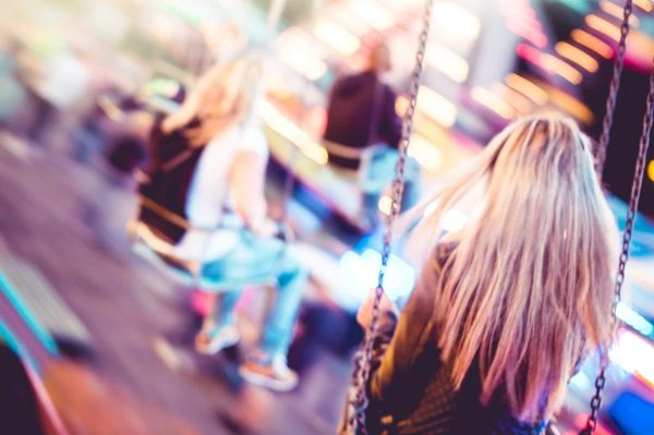 《魔法与现实交织的启示:当古老咒语叩击现代心灵》