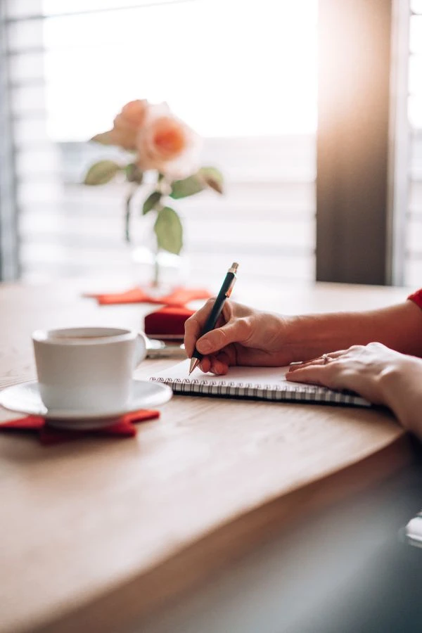 《元素故事:当科学遇见诗意,一场跨越时空的化学史诗》