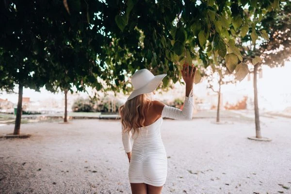 《小兔过冬故事》读后感：温暖童话背后的生存智慧与生命韧性