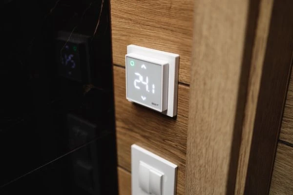 麦当劳帝国背后的商业智慧：从奶昔搅拌机到快餐王朝的启示